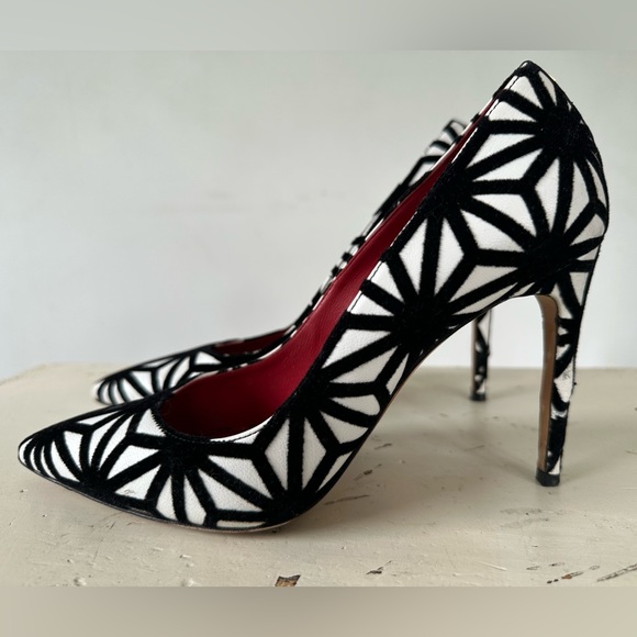 Dsquared2 Black and White Geometric Stiletto Print Pumps Women's Size 38 US 7 - Picture 2 of 13